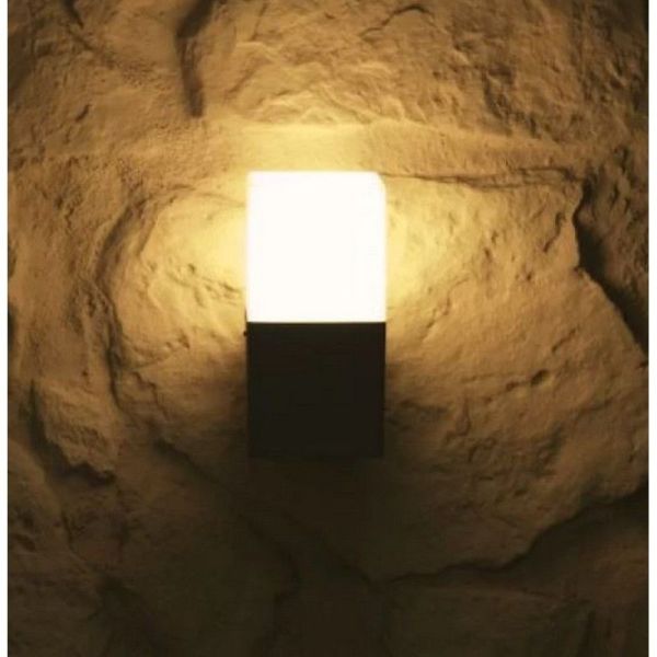 Aplique de pared exterior HUDSON en una pared