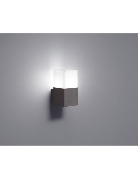 Aplique de pared exterior HUDSON en una pared foto ambiente