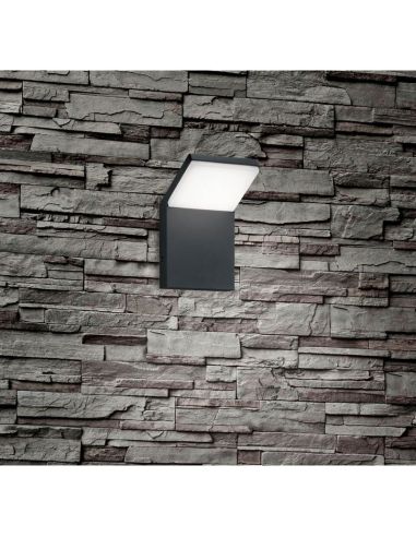 Aplique de pared LED PEARL sobre muro de piedra