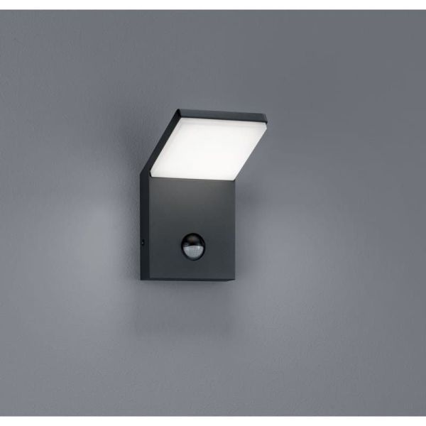 Applique murale d'extérieur LED PEARL avec capteur de mouvement sur un mur