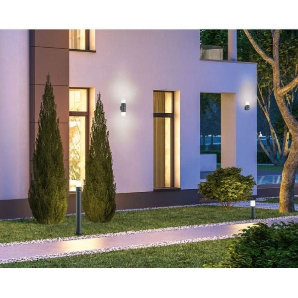 Aplique pared exterior HOOSIC antracita 1 luz excl.E27 en un jardín