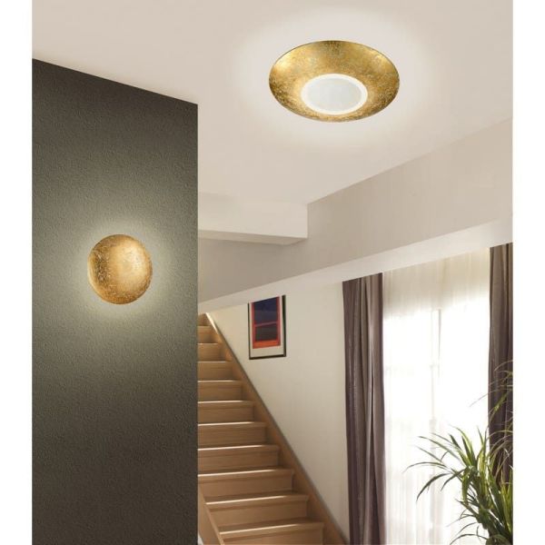 CHIROS Aplique circular LED com acabamento dourado 22cm 8W detalhe foto ambiente