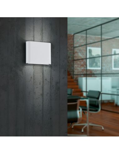 Aplique pared LED exterior luz arriba y abajo THAMES blanco en una pared