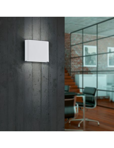 Aplique pared LED exterior luz arriba y abajo THAMES blanco en una pared