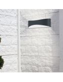 Aplique de pared LED alargado 23cm KONDA exterior IP65 en una pared