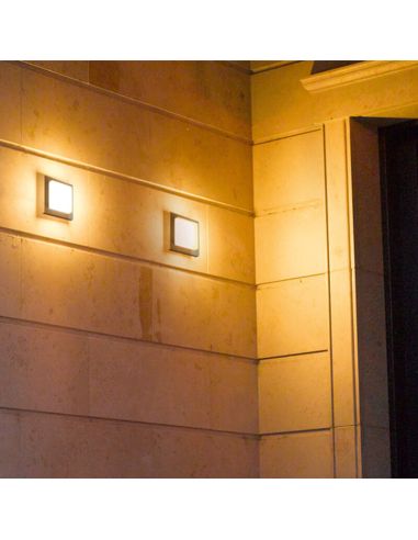 Aplique de pared LED/plafón de techo exterior HONDO cuadrado en una pared exterior