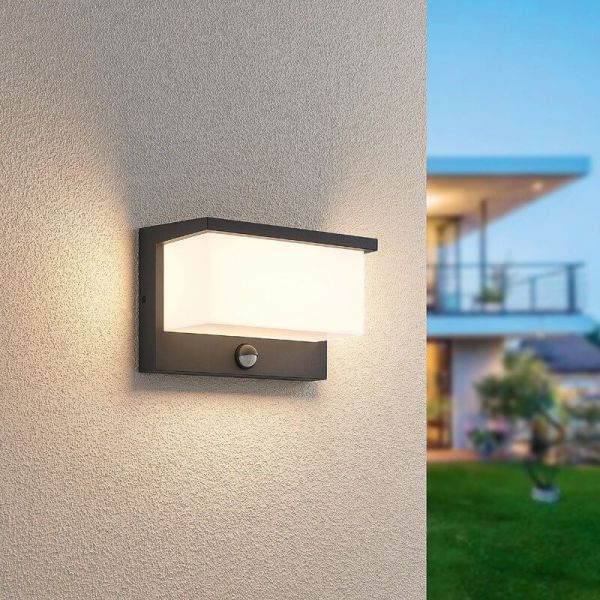 Aplique pared LED para exterior NESTOS rectangular en una pared exterior