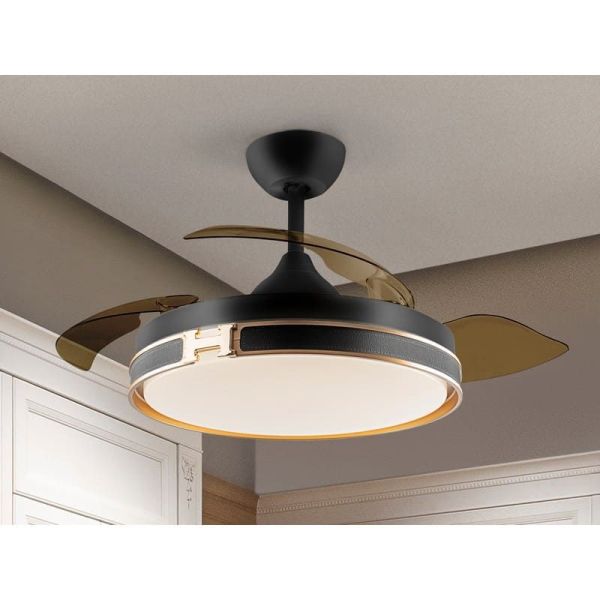 Ventilador de teto com luz LED HERÓN função reversa regulável em preto fosco foto ambiente lâminas abertas