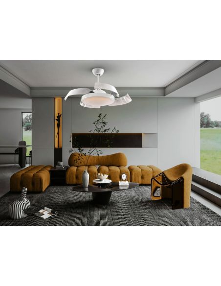 Ventilateur de plafond LED ENZO à pales escamotables dimmables dans un salon à pales ouvertes