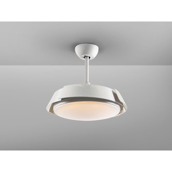 Ventilateur de plafond LED ENZO à intensité variable, pales rétractables, photo d'ambiance, pales fermées