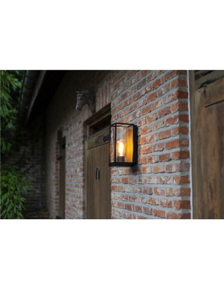 Farol de pared FLAIR con efecto madera para exterior E27