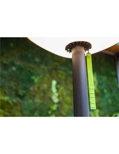 Lampadaire solaire amovible POPPY avec panneau solaire et détection PIR 3000K