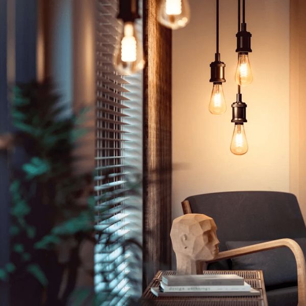 Bombilla inteligente Philips Hue 7.2W 2100K 550lm E27 filamento Edison bombilla encendida