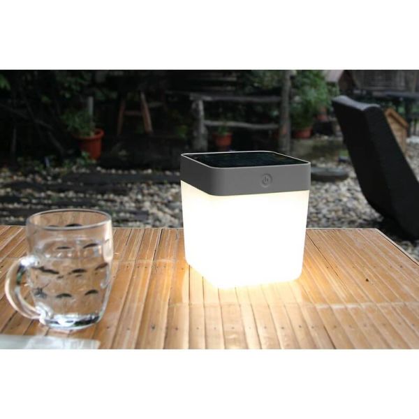 Lámpara de mesa LED solar y portátil TABLE CUBE blanco o gris con regulador táctil 3000k