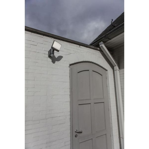 Proyector potente LED con cabezal orientable SUNSHINE con sensor de movimiento antracita PIR 5000K 12,5W/15,4W