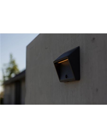 Aplique solar LINKO wall Light con sensor PIR y panel solar para iluminación ecológica 11,5W 3000K