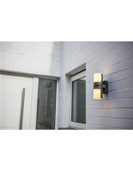 Aplique LED tubular exterior CYRA antracita con sensor de movimiento negro, con cabezales que rotan 350º 3000K