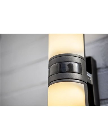 Aplique LED tubular exterior CYRA antracita con sensor de movimiento negro, con cabezales que rotan 350º 3000K