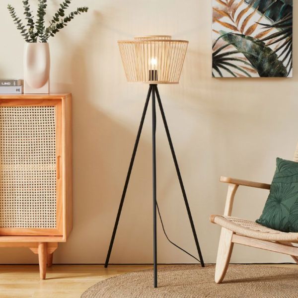Lámpara de pie de madera HYKEHAM con patas de acero negro E27 Ø 38cm ambiente