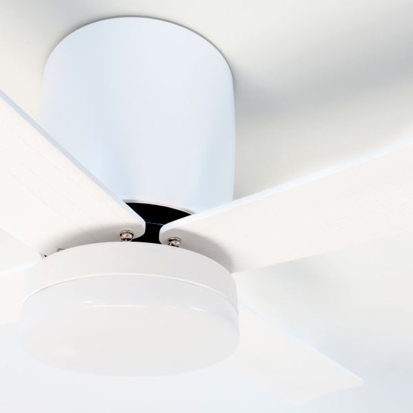 Ventilador DC SURAT blanco LED 18W 1600 Lm, con 4 aspas largas  47w potencia CCT Dim