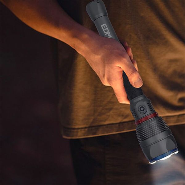 Linterna LED 18.000Lm Recargable – La Más Potente con 20H de Autonomía | LeonLeds