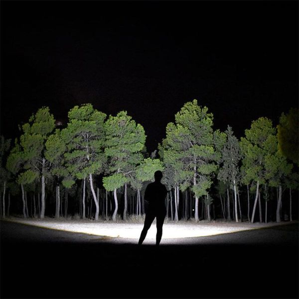 Linterna LED 18.000Lm Recargable – La Más Potente con 20H de Autonomía | LeonLeds