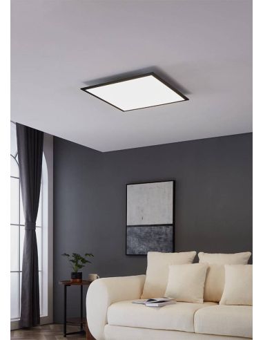 Salon avec plafonnier LED carré noir 60x60 4000K 4,700Lm IP20 Salobrena 1 33W Installation en Surface 900819 Eglo