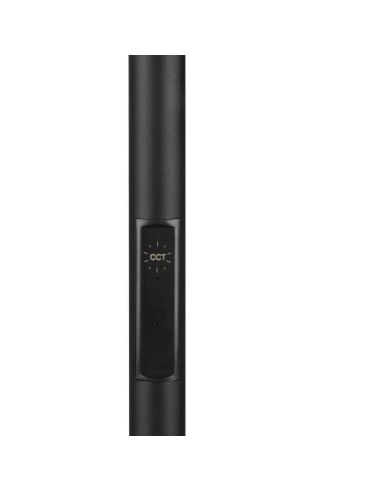 Detalla interruptor de Lámpara de pie LED SPECTER en negro, con diseño minimalista y regulador de luz