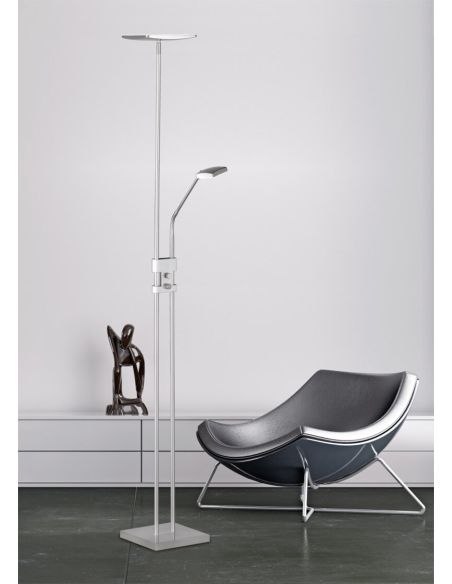 Éclairage indirect qui apporte chaleur et espace visuel à l’espace