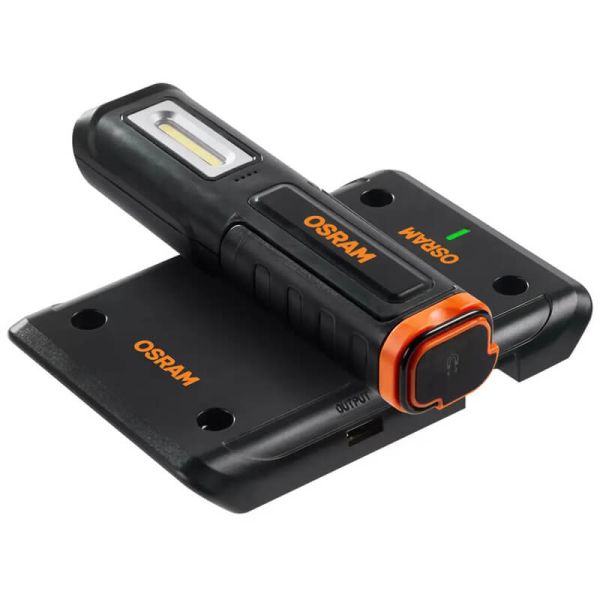 Linterna de trabajo cargando en Base de Carga LEDinspect SINGLE CHARGE PAD de OSRAM | LeonLeds