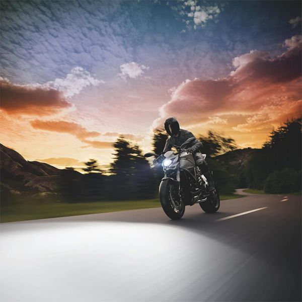 Moto con Bombilla Led H4 para motor Night Breaker LED Smart homologada en España +330% de brillo 64193DWNBSM-1HB