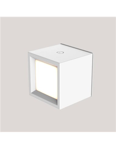 Aplique de pared sin cables BOX 8 con accesorio imantado de pared, facil de instalación blanco