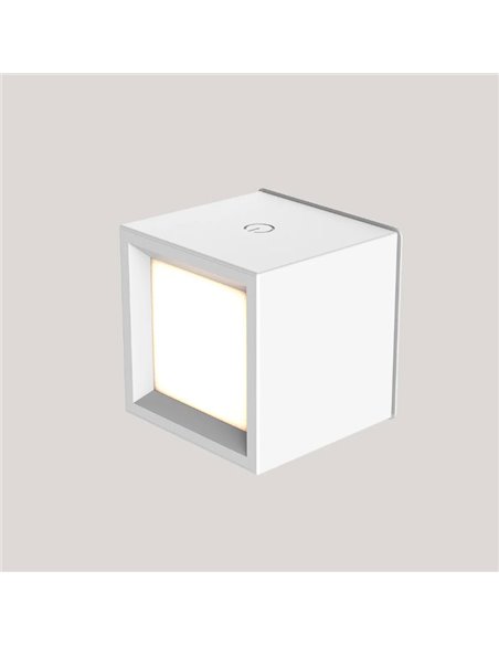 Aplique de pared sin cables BOX 8 con accesorio imantado de pared, facil de instalación blanco