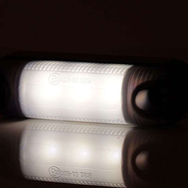 Abajur LED com luz de posição oval W273.1 PRETO - Frente branco