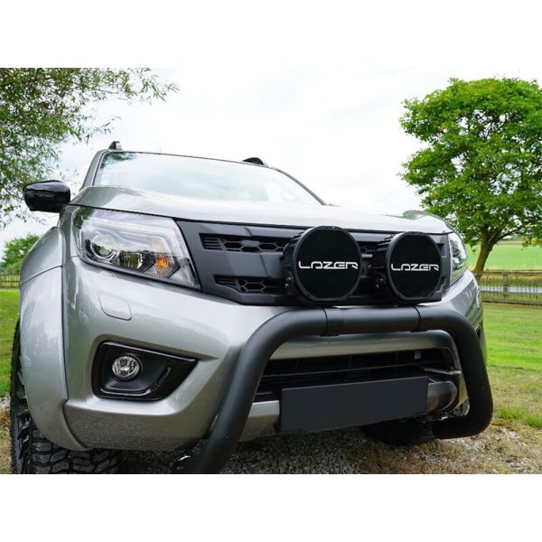 Instalado en un 4x4 Faro LED Sentinel 9'' Black con Luz de Posición Blanca y Ambar - Máxima Potencia y Diseño Moderno R112 R7