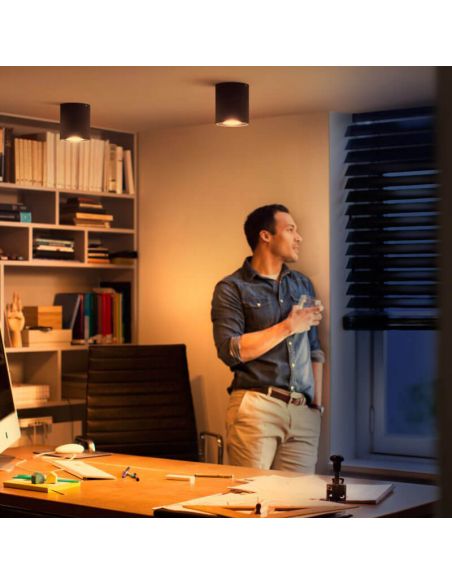 Foco LED regulable inteligente individual Pillar negro ambiente