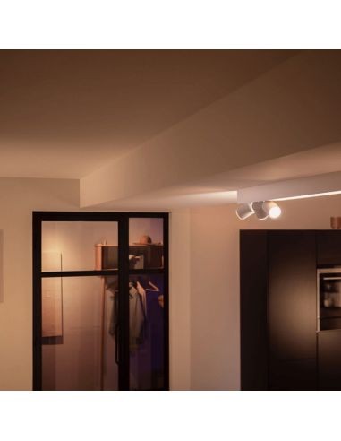 Plafón LED con 3 focos direccionables Blanco en un salón | LeonLeds