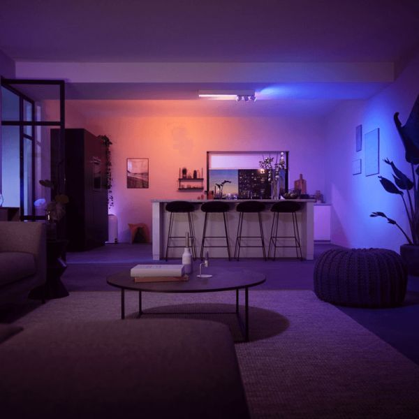 Plafonnier LED avec 3 spots adressables Photo d'ambiance blanche | LéonLeds