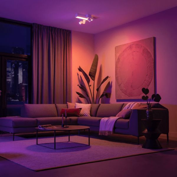 Plafonnier LED avec 3 spots Blancs adressables dans une salle à manger | LéonLeds