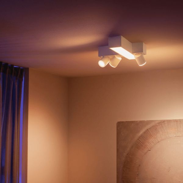 Plafonnier LED Centris Hue blanc 25W dimmable dans un salon | LéonLeds