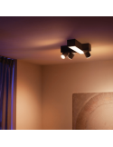 Plafón de techo LED regulable Centris Hue negro 25W encendidas en un salón | LeonLeds