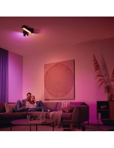 Plafonnier LED Centris Hue noir 25W dimmable dans un salon | LéonLeds