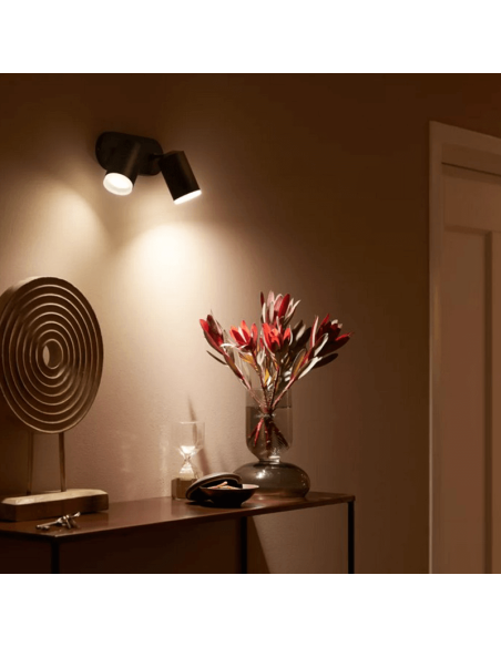 Foco inteligente 2 luces Fugato negro foto ambiente| LeonLeds
