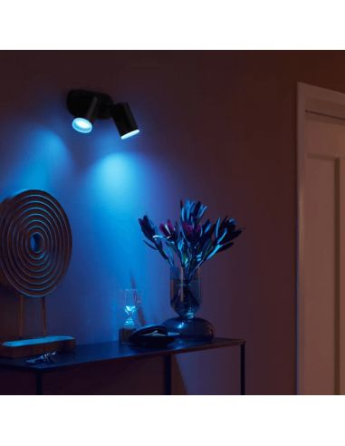 Foco inteligente 2 luces Fugato negro luz encendida| LeonLeds