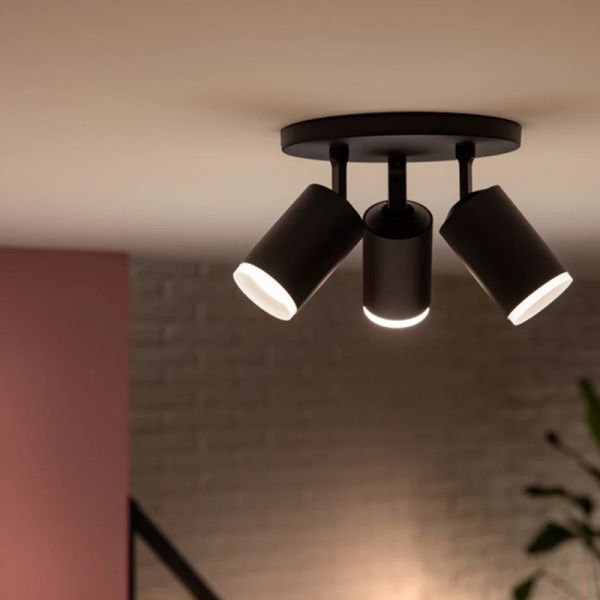 Spot intelligent 3 lumières noir Fugato lumière allumée | LéonLeds