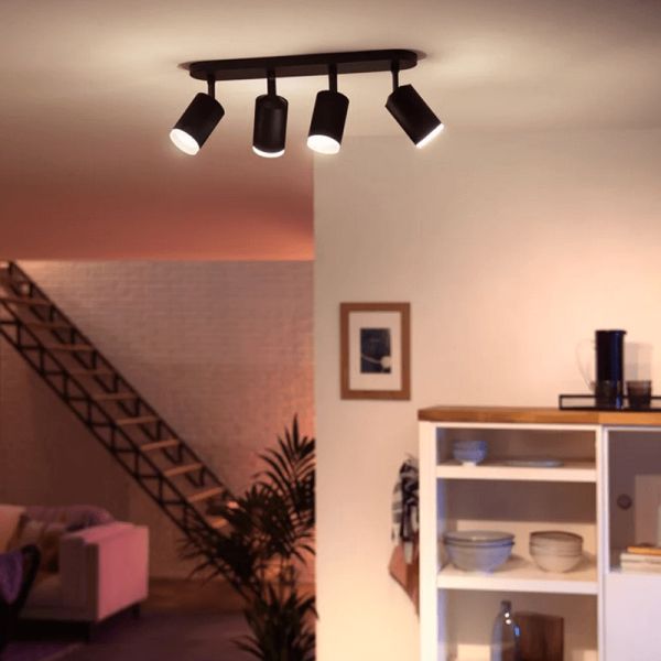 Foco inteligente 4 luces negro Fugato foto ambiente| LeonLeds