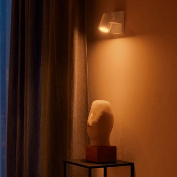 Spot intelligent 1 lumière Argent lumière allumée | LéonLeds