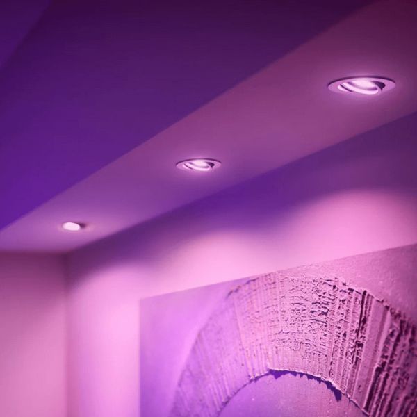 Pack de 3 focos inteligentes Centura Philips Hue encendidos| LeonLeds