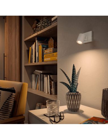 Spot LED intelligent Runner photo d'ambiance blanche sur un mur