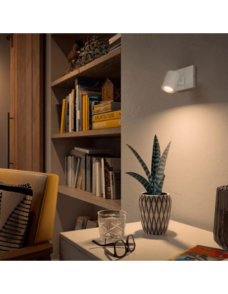 Spot LED intelligent Runner photo d'ambiance blanche sur un mur